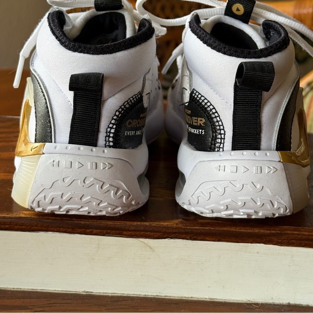 NIKE KIDS AIR ZOOM CROSSOVER 2 BASKETBALL SHOES White Black Gold 4.5 Y - Picture 11 of 14